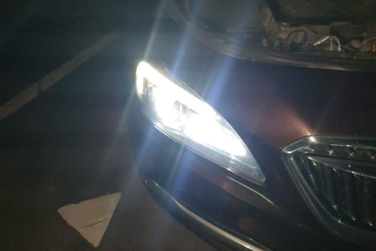 Used Buick LaCrosse 2016 30H Luxury Version Right Front Headlight