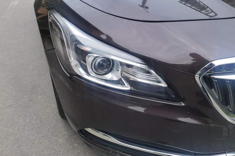 Used Buick LaCrosse 2016 20T Luxury Model Right Front Headlight