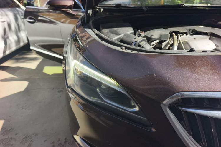 Used Buick LaCrosse 2016 28T Luxury Version Right Front Headlight