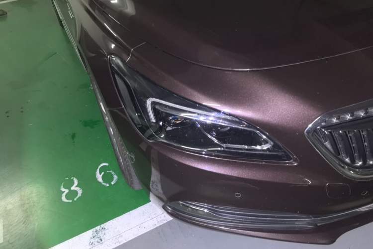 Used Buick LaCrosse 2016 28T Luxury Version Right Front Headlight