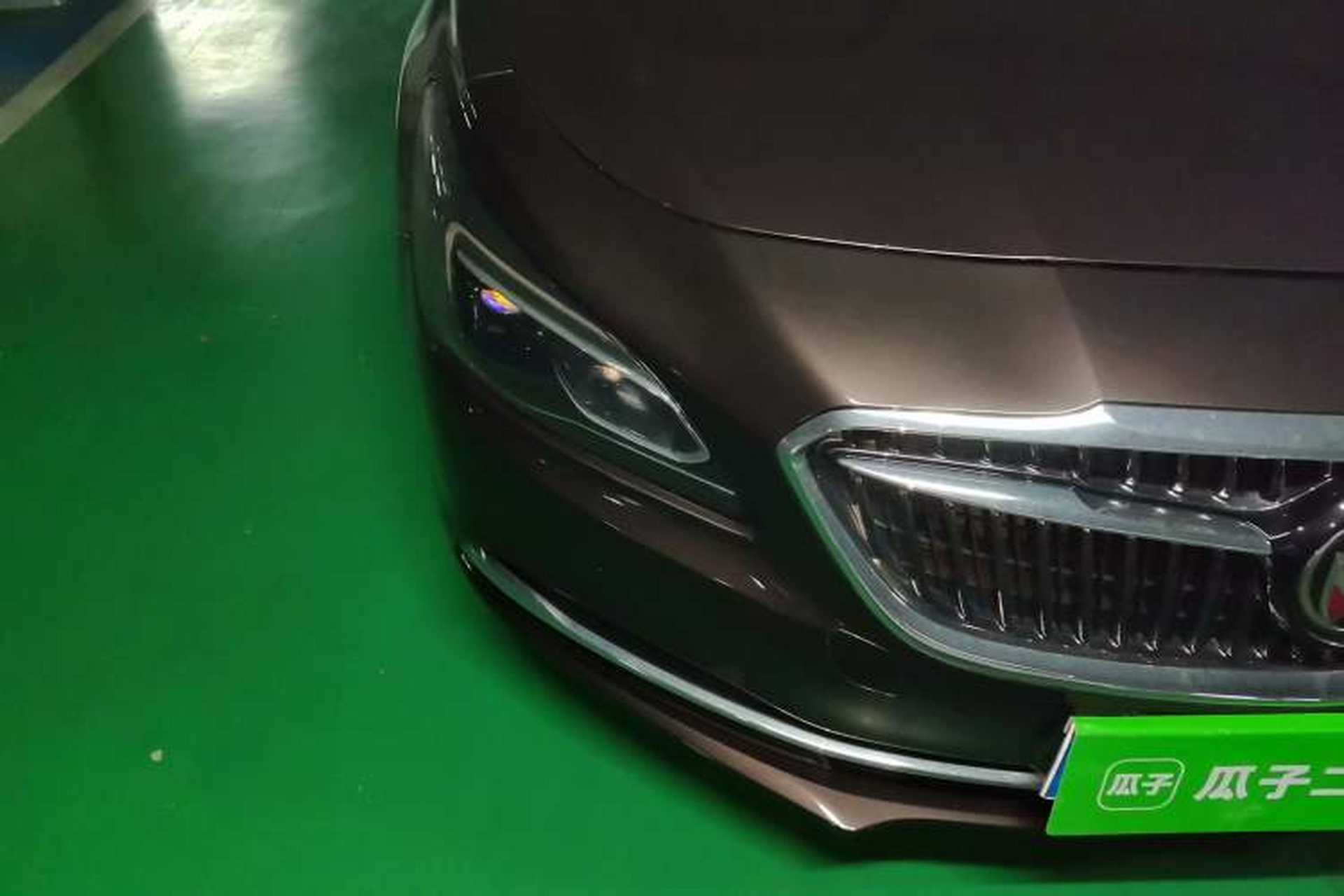 Used Buick LaCrosse 2016 28T Luxury Version Right Front Headlight