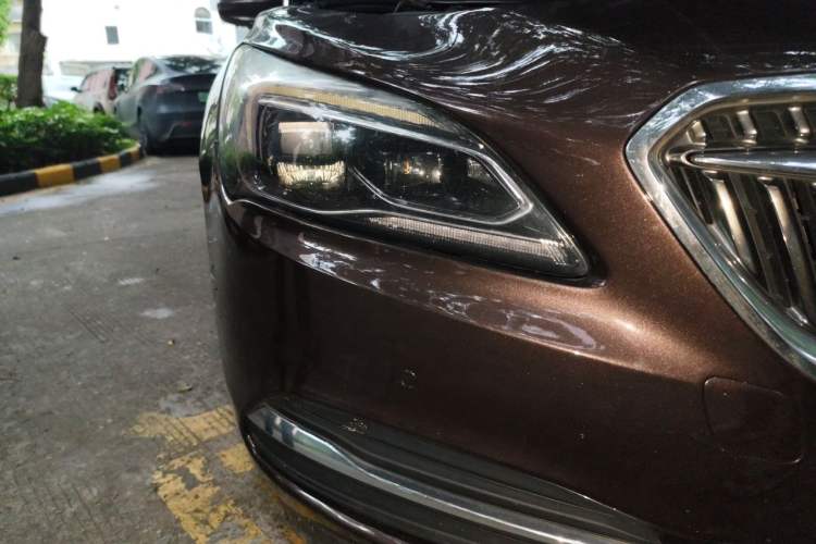 Used Buick LaCrosse 2016 30H Luxury Version Right Front Headlight