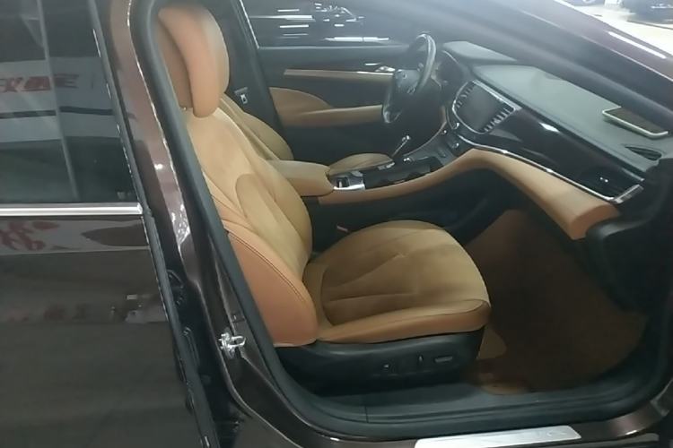 Used Buick LaCrosse 2016 28T Luxury Version Right Front Seat