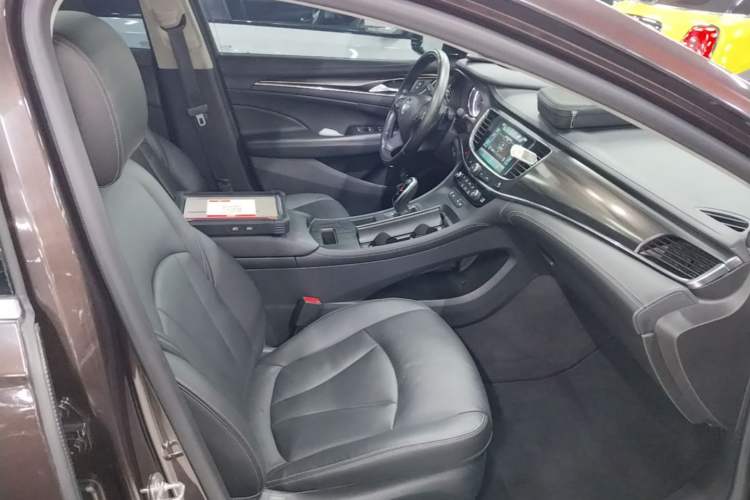 Used Buick LaCrosse 2016 Revised Version 28T Elite Edition Right Front Seat