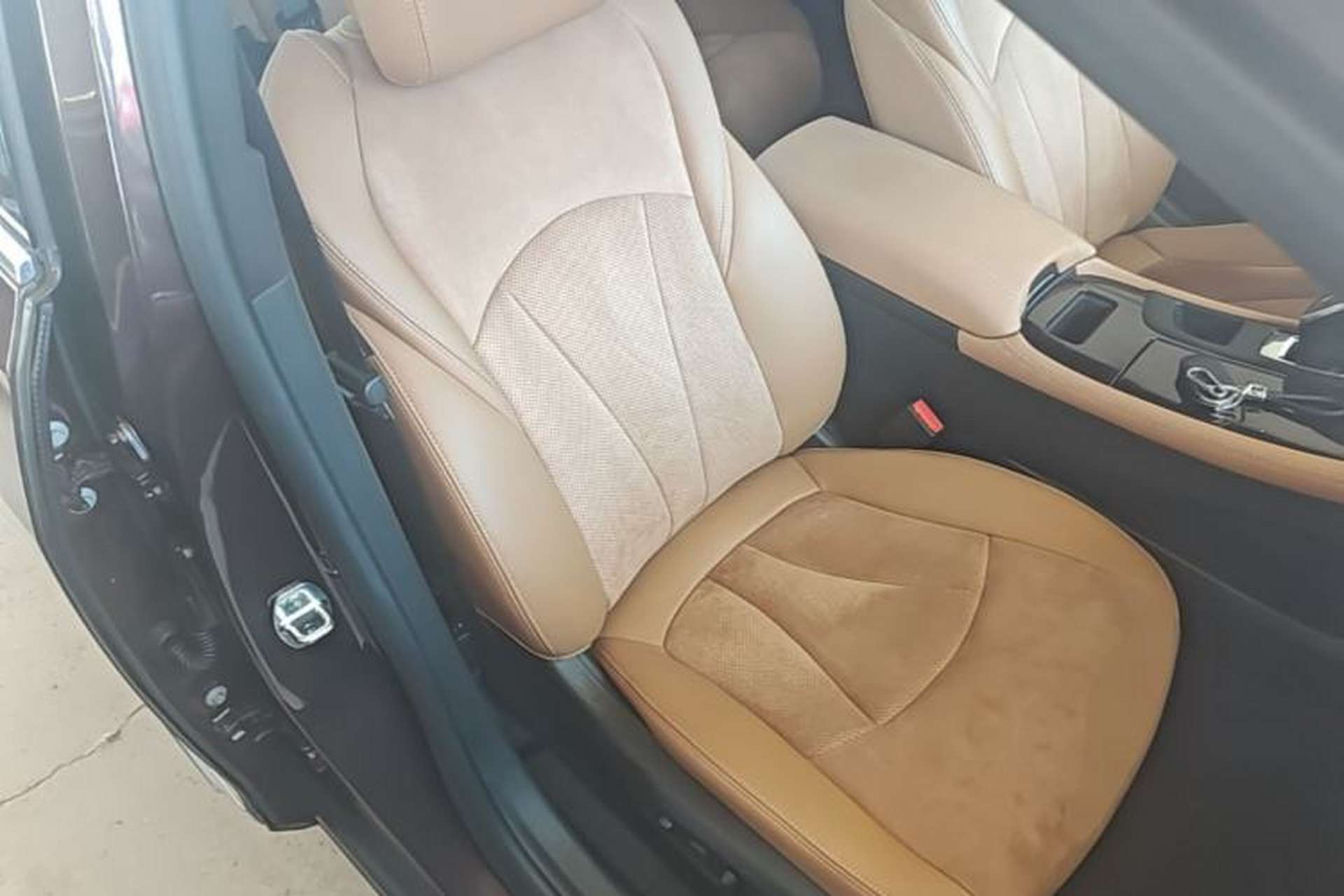 Used Buick LaCrosse 2016 28T Luxury Version Right Front Seat