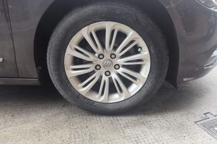 Used Buick LaCrosse 2016 Revised 20T Leading Edition Right Front Wheel Hub