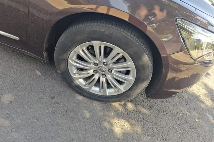 Used Buick LaCrosse 2016 20T Elite Edition Right Front Wheel Hub