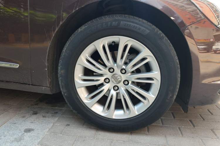 Used Buick LaCrosse 2016 Revised 20T Leading Edition Right Front Wheel Hub