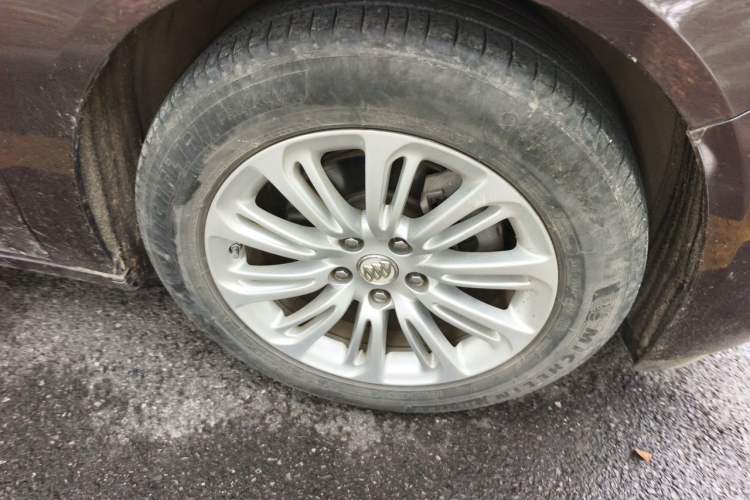 Used Buick LaCrosse 2016 20T Luxury Model Right Front Wheel Hub