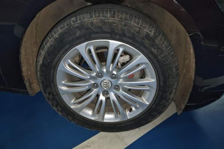 Used Buick LaCrosse 2016 Revised 20T Leading Edition Right Front Wheel Hub