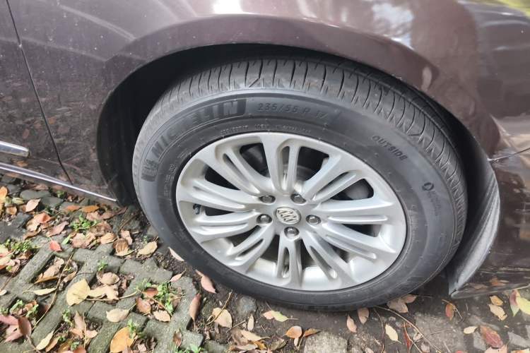 Used Buick LaCrosse 2016 20T Elite Edition Right Front Wheel Hub