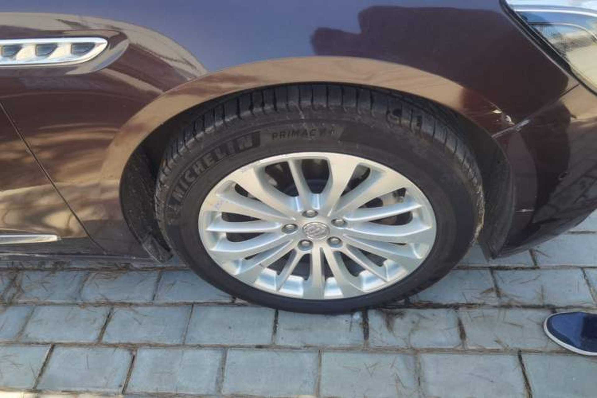 Used Buick LaCrosse 2016 Revised Version 28T Elite Edition Right Front Wheel Hub