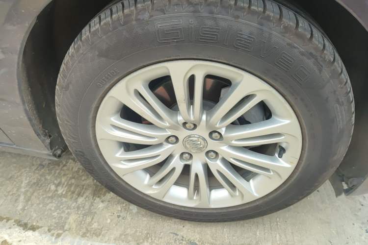 Used Buick LaCrosse 2016 30H Luxury Version Right Front Wheel Hub
