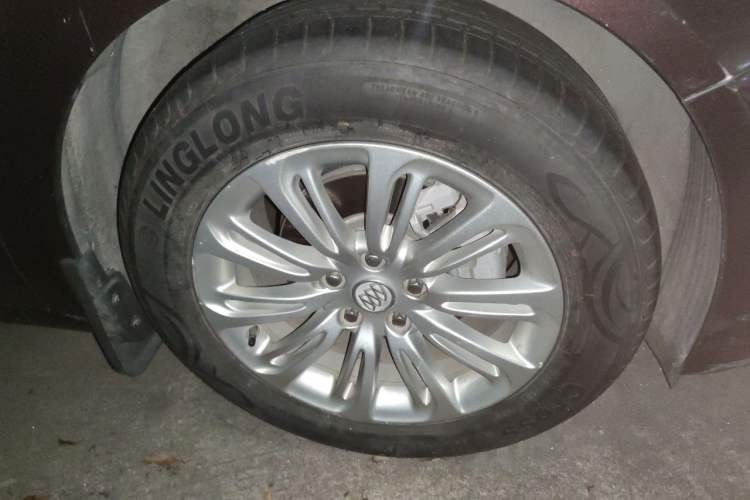 Used Buick LaCrosse 2016 30H Luxury Version Right Front Wheel Hub