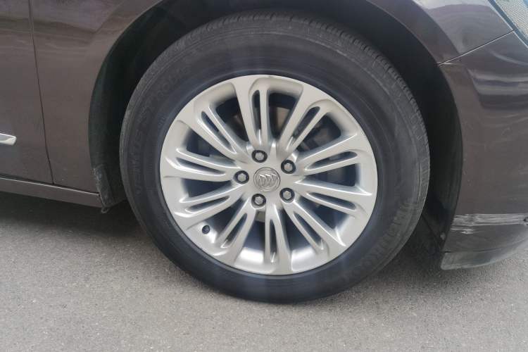 Used Buick LaCrosse 2016 20T Luxury Model Right Front Wheel Hub