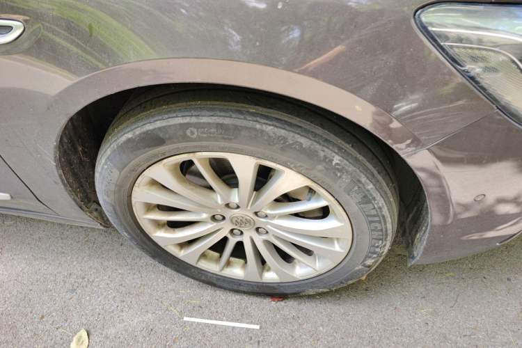 Used Buick LaCrosse 2016 Revised Version 28T Elite Edition Right Front Wheel Hub