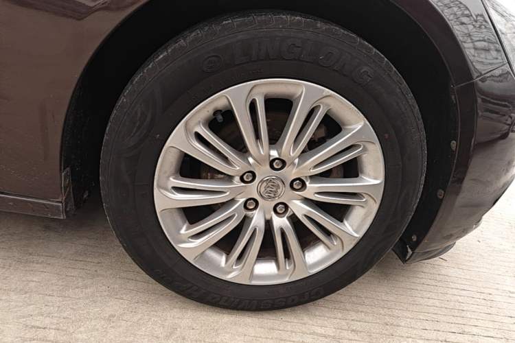 Used Buick LaCrosse 2016 20T Leading Model Right Front Wheel Hub
