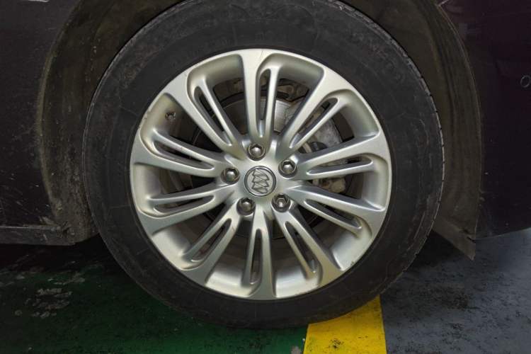 Used Buick LaCrosse 2016 20T Luxury Model Right Front Wheel Hub