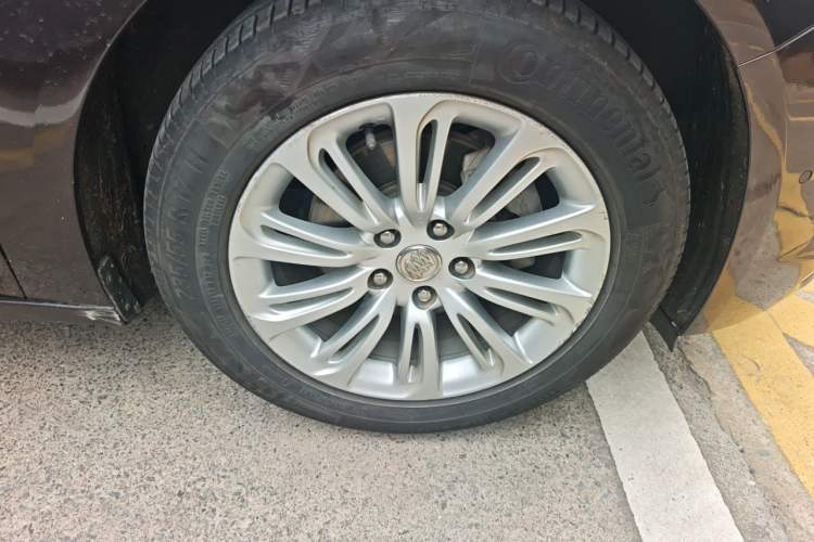 Used Buick LaCrosse 2016 20T Luxury Model Right Front Wheel Hub