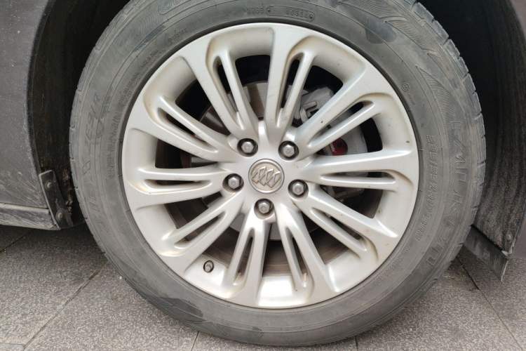 Used Buick LaCrosse 2016 Revised 20T Leading Edition Right Front Wheel Hub