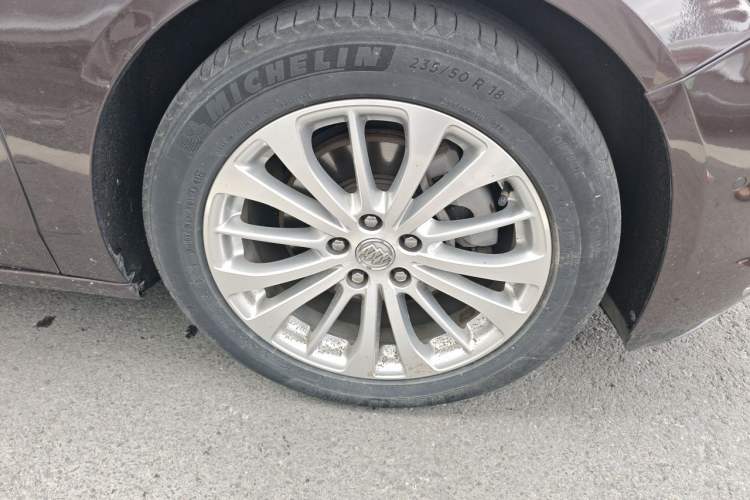 Used Buick LaCrosse 2016 28T Luxury Version Right Front Wheel Hub