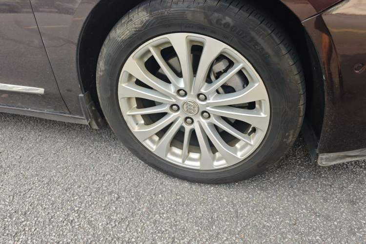 Used Buick LaCrosse 2016 28T Premium Edition Right Front Wheel Hub