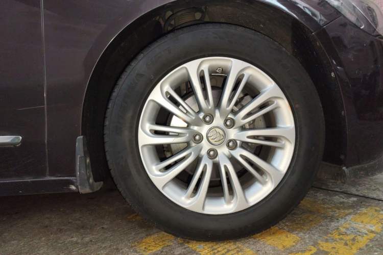 Used Buick LaCrosse 2016 30H Luxury Version Right Front Wheel Hub