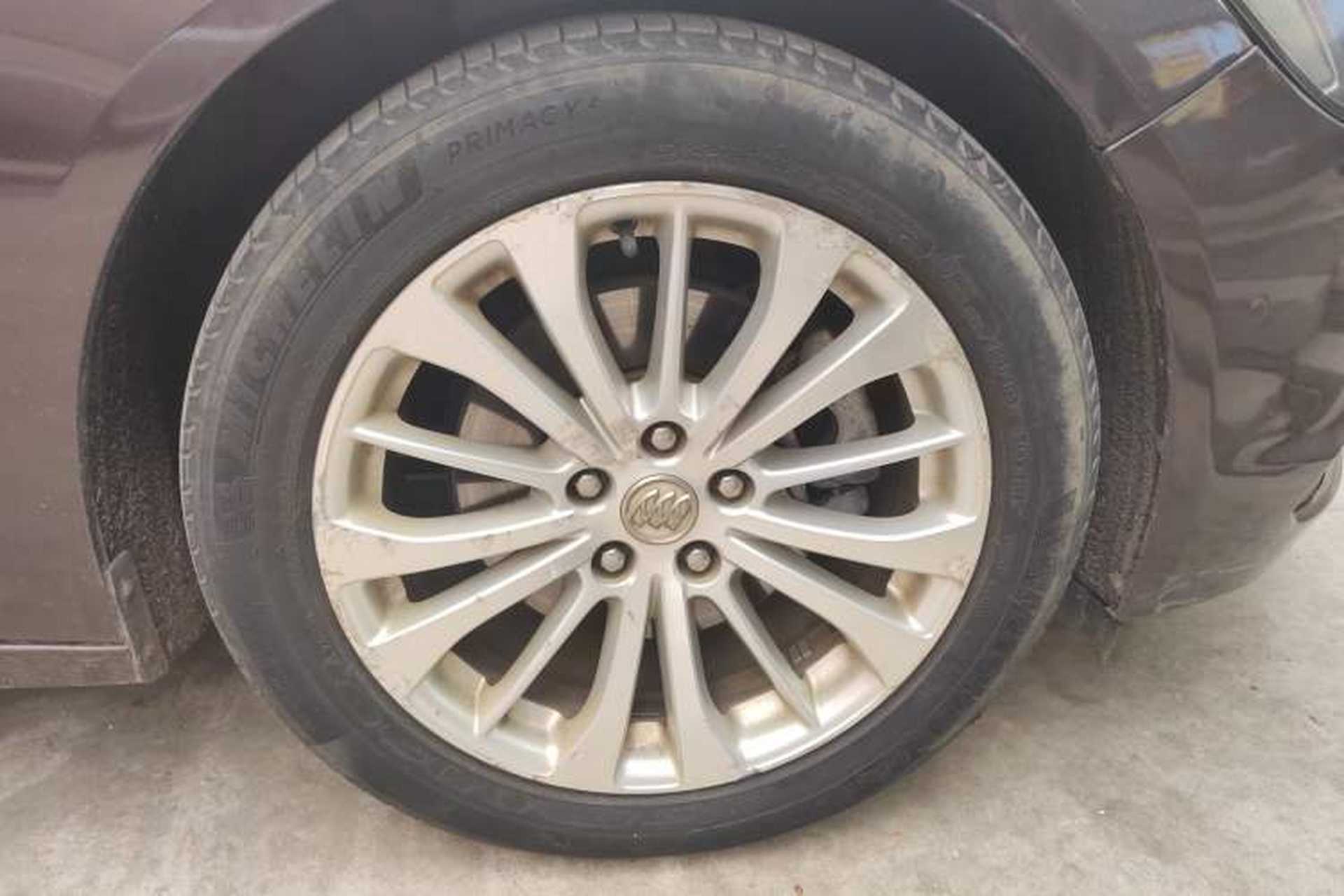 Used Buick LaCrosse 2016 Revised Version 28T Elite Edition Right Front Wheel Hub