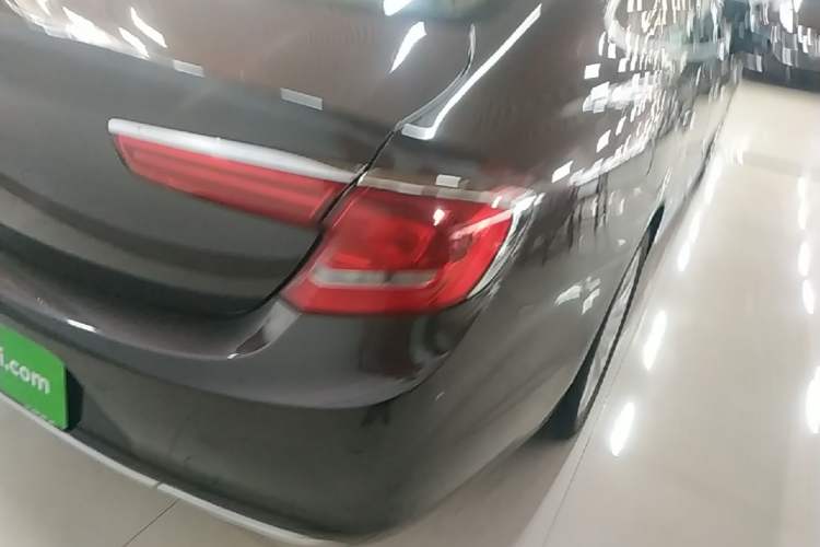 Used Buick LaCrosse 2016 28T Luxury Version Right Rear Taillight