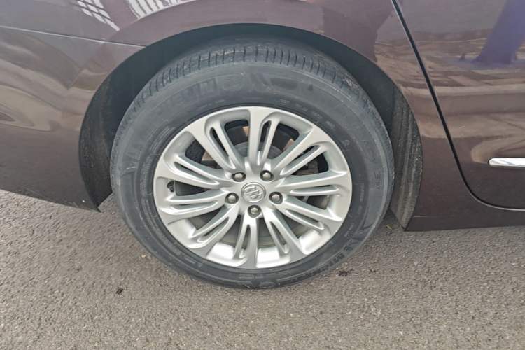Used Buick LaCrosse 2016 Revised 20T Leading Edition Right Rear Wheel Hub