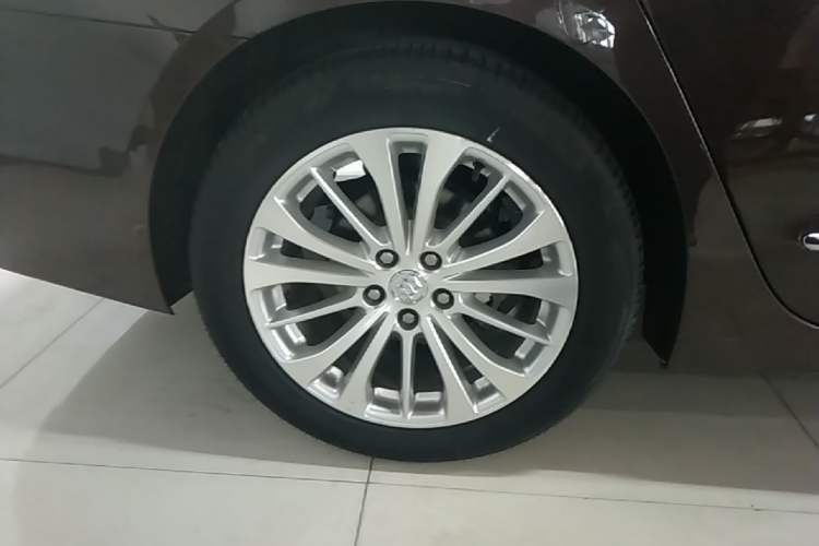 Used Buick LaCrosse 2016 28T Luxury Version Right Rear Wheel Hub