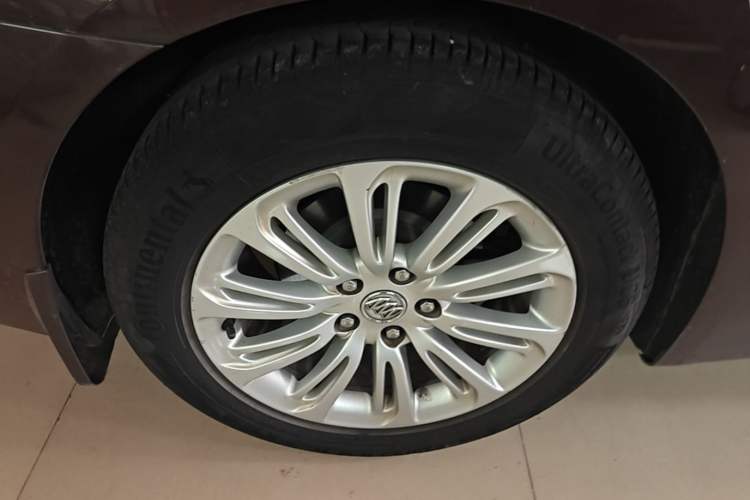 Used Buick LaCrosse 2016 20T Elite Edition Right Rear Wheel Hub