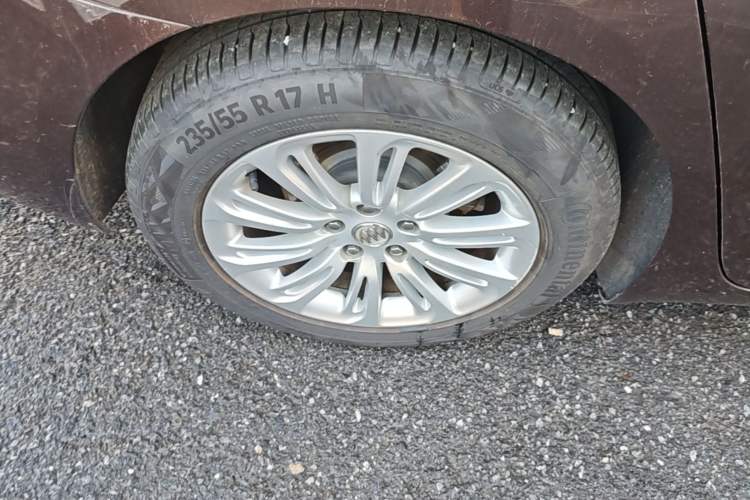 Used Buick LaCrosse 2016 20T Elite Edition Right Rear Wheel Hub