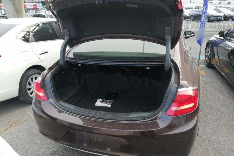 Used Buick LaCrosse 2016 30H Luxury Version Trunk