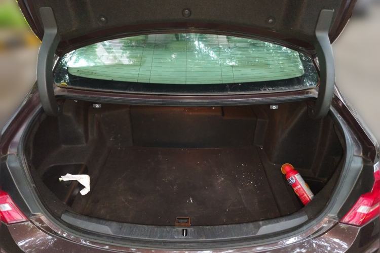 Used Buick LaCrosse 2016 30H Luxury Version Trunk