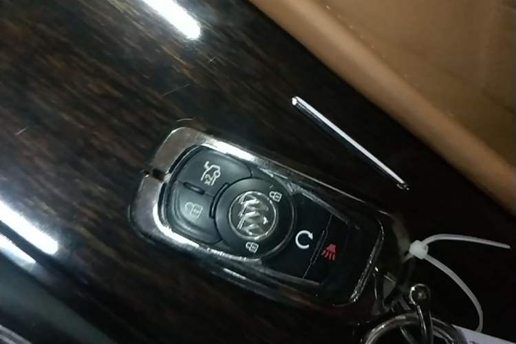 Used Buick LaCrosse 2016 28T Luxury Version Vehicle Key