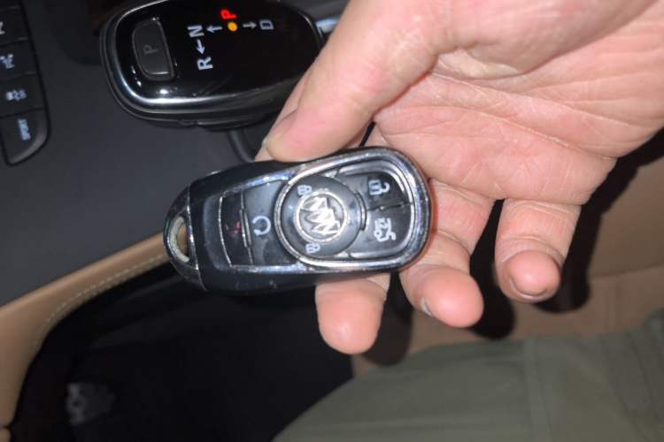Used Buick LaCrosse 2016 28T Luxury Version Vehicle Key