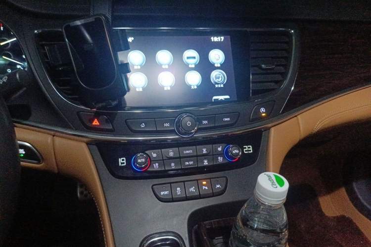 Used Buick LaCrosse 2016 28T Luxury Version Audio And AC Panel