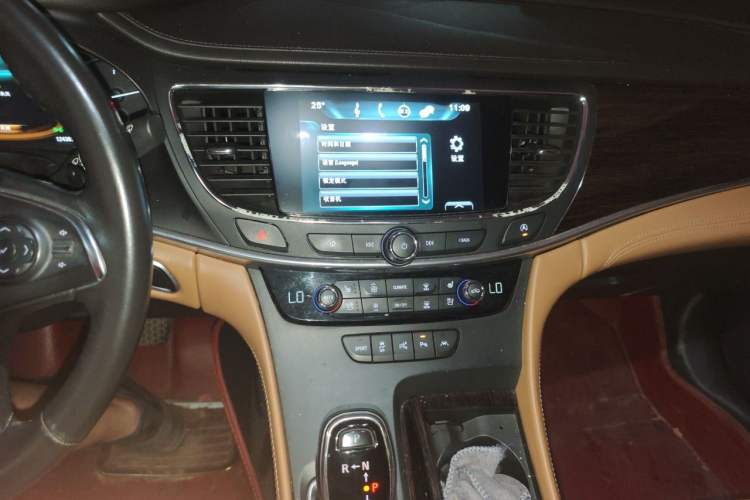 Used Buick LaCrosse 2016 28T Flagship Model Audio And AC Panel