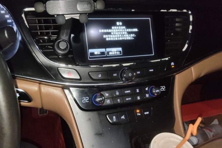 Used Buick LaCrosse 2016 28T Premium Edition Audio And AC Panel