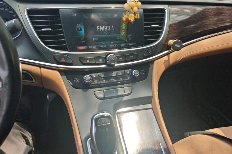 Used Buick LaCrosse 2016 20T Elite Edition Audio And AC Panel