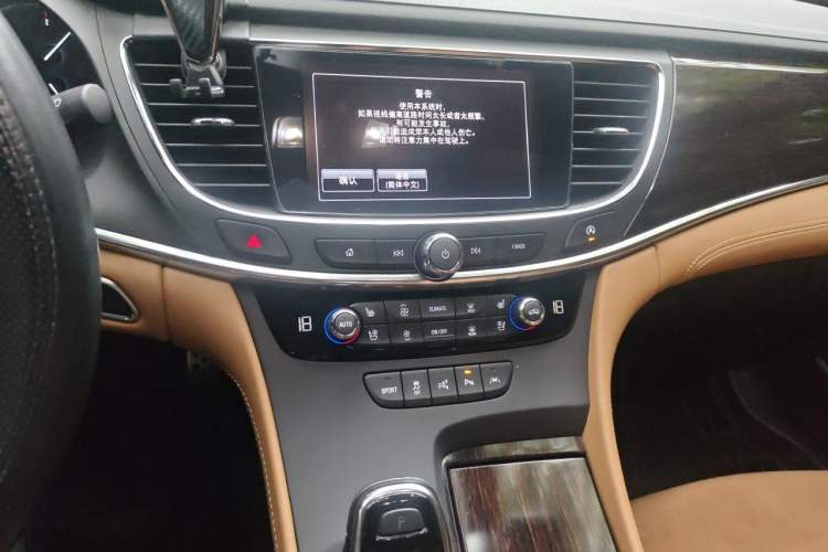 Used Buick LaCrosse 2016 28T Luxury Version Audio And AC Panel