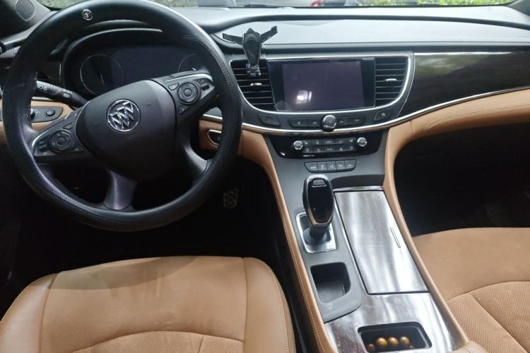 Used Buick LaCrosse 2016 28T Luxury Version Center Console