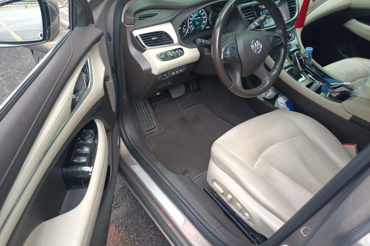 Used Buick LaCrosse 2016 30H Luxury Version Driver Seat