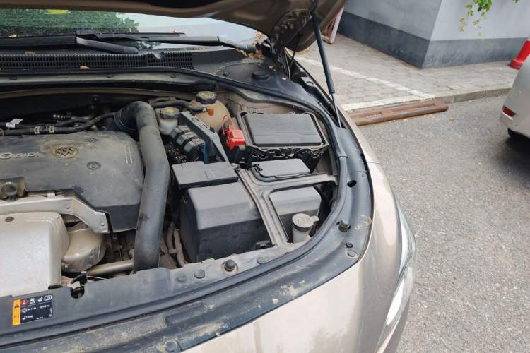 Used Buick LaCrosse 2016 Revised Version 28T Elite Edition Engine Bay Left