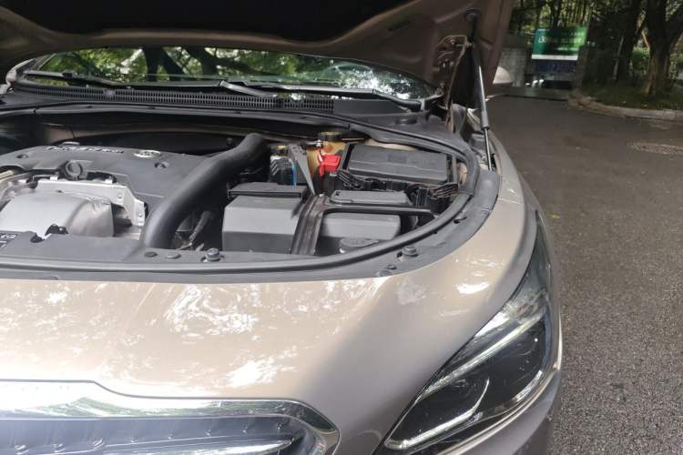 Used Buick LaCrosse 2016 28T Luxury Version Engine Bay Left