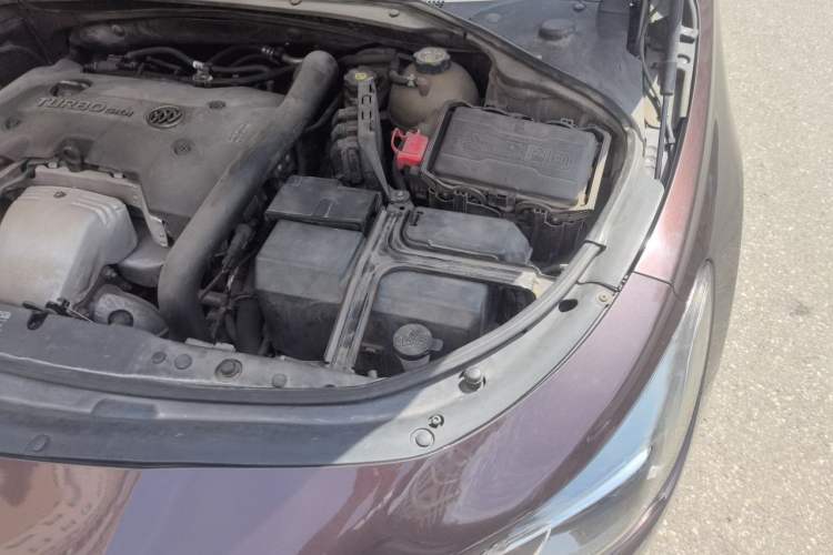 Used Buick LaCrosse 2016 28T Luxury Version Engine Bay Left