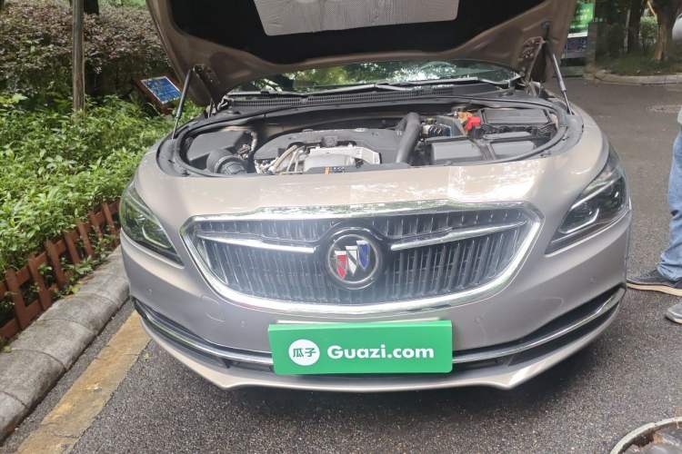 Used Buick LaCrosse 2016 28T Luxury Version Engine Bay