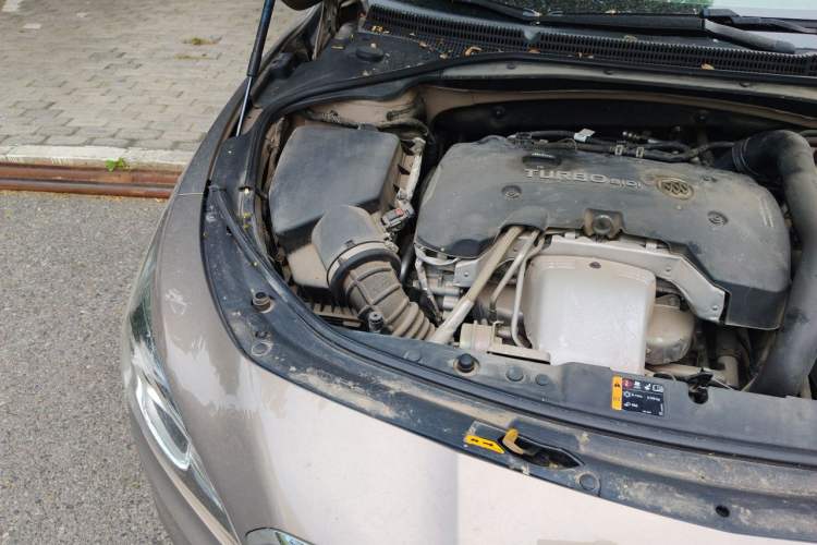 Used Buick LaCrosse 2016 Revised Version 28T Elite Edition Engine Bay Right