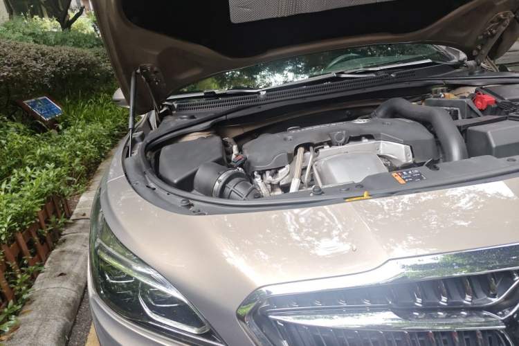 Used Buick LaCrosse 2016 28T Luxury Version Engine Bay Right